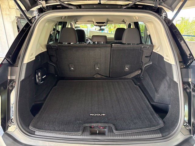 Used 2021 Nissan Rogue SV FWD image 4