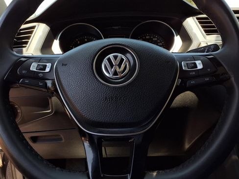 Used 2020 Volkswagen Tiguan SE FWD image 12