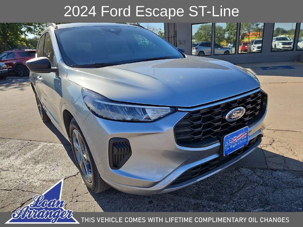 Used 2024 Ford Escape ST-Line w/ Tech Pack #1 FWD image 2