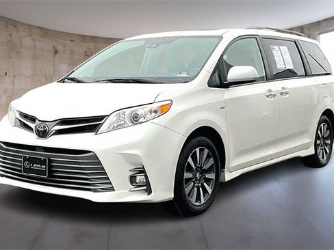 Used 2019 Toyota Sienna XLE Premium image 3