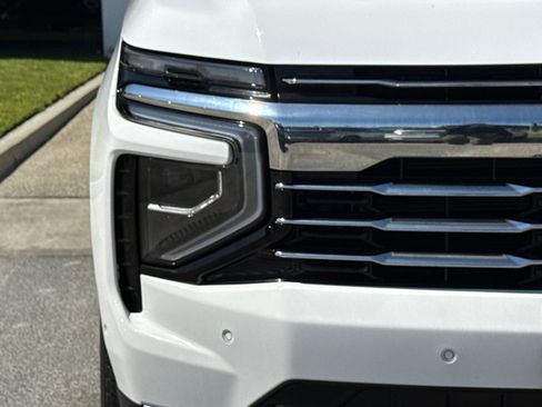 Used 2025 Chevrolet Suburban LT w/ Comfort Package AWD/4WD image 5