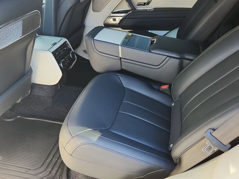 Certified 2024 Land Rover Range Rover Long Wheelbase Autobiography image 11