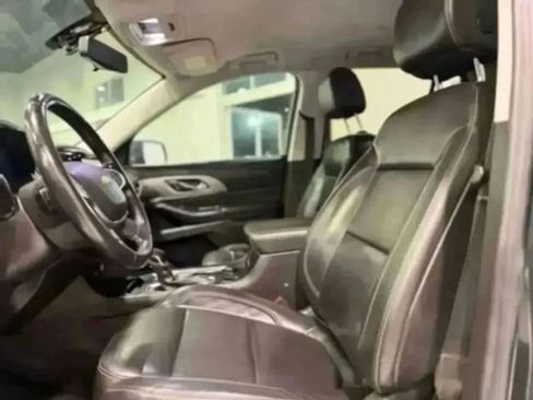 Used 2021 Chevrolet Traverse LT w/ LT Premium Package image 14