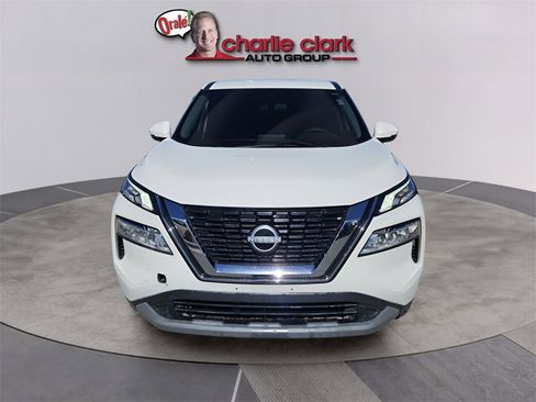 Used 2022 Nissan Rogue SV image 9