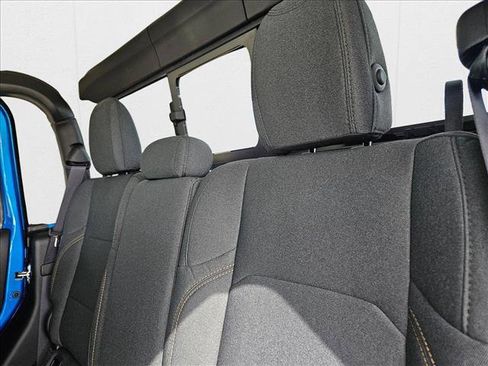 New 2025 Jeep Gladiator Sport image 15