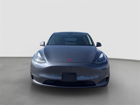 Used 2023 Tesla Model Y Long Range image 2