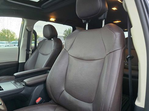 Used 2023 Toyota Sienna Platinum image 22
