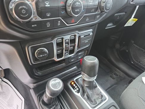 Used 2023 Jeep Gladiator Sport AWD/4WD image 10