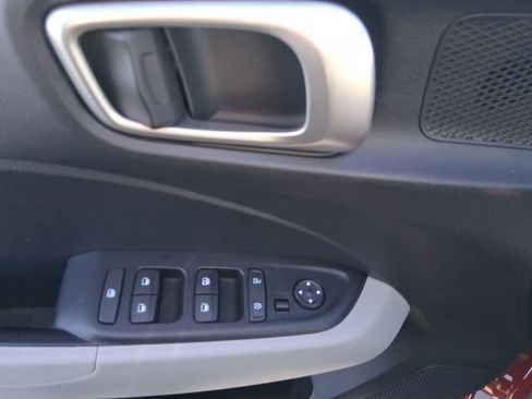 Used 2025 Hyundai Venue SEL image 19