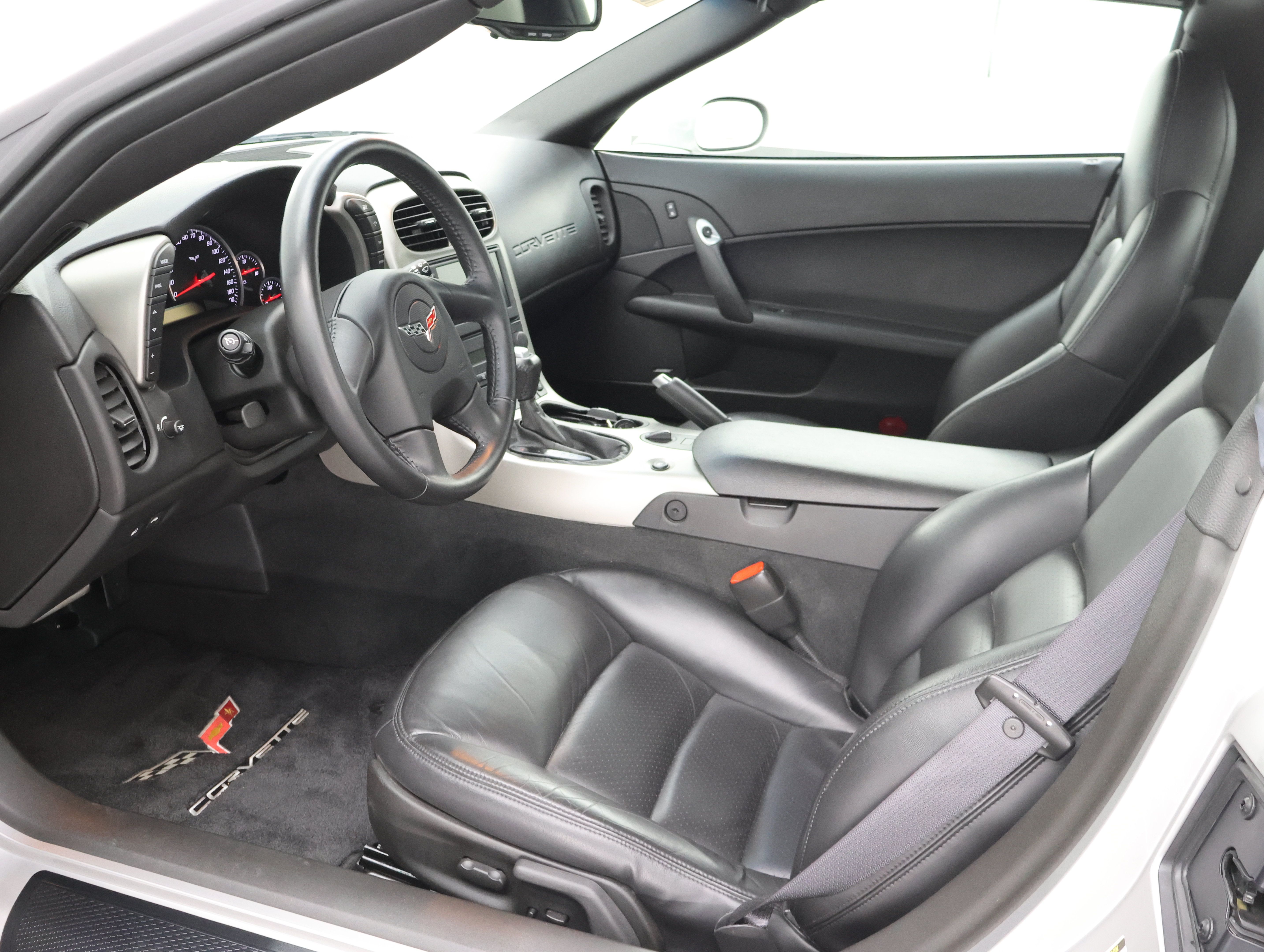 Used 2005 Chevrolet Corvette Coupe w/ Preferred Equipment Group RWD image 7