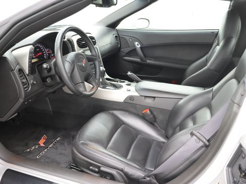 Used 2005 Chevrolet Corvette Coupe w/ Preferred Equipment Group RWD image 7