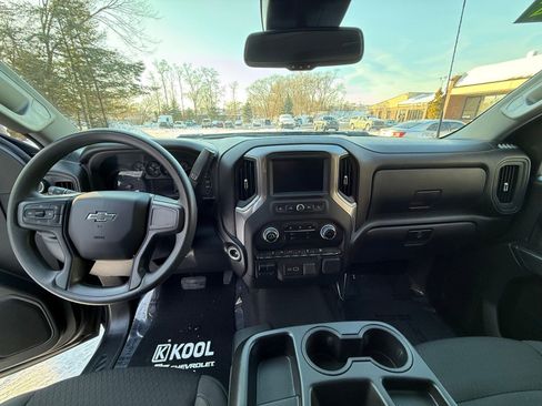 Used 2025 Chevrolet Silverado 2500 Custom w/ Custom Value Package image 17