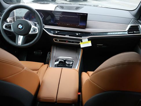 New 2026 BMW X5 xDrive40i w/ M Sport Package AWD/4WD image 14