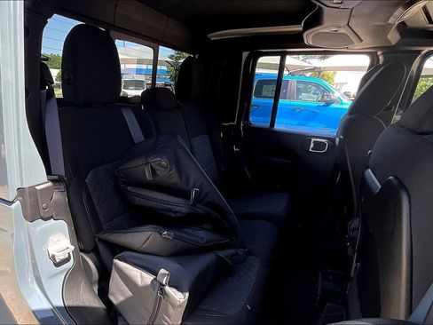 New 2025 Jeep Gladiator Mojave w/ Safety Group image 21