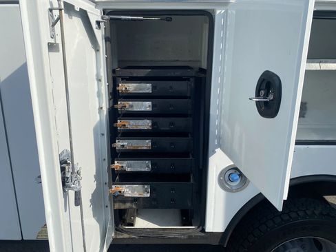 Used 2017 Ford F550 4x4 Regular Cab Super Duty image 34