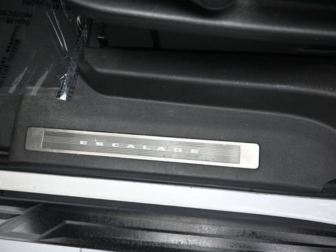 Used 2021 Cadillac Escalade ESV Sport w/ Driver Assist Tech Package RWD image 16