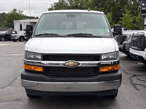 Certified 2025 Chevrolet Express 3500 LT w/ LT Preferred Equipment Group RWD image 3