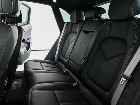 Certified 2025 Porsche Macan image 22