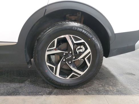 Used 2025 Kia Sportage LX AWD/4WD image 32