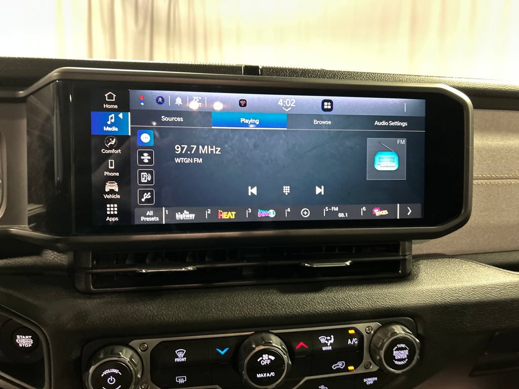 Used 2025 Jeep Wrangler Unlimited Sport AWD/4WD image 17