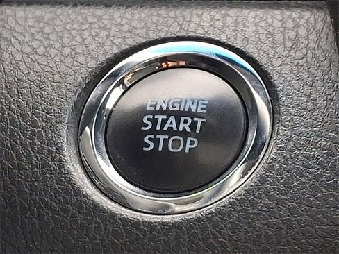 Used 2018 Toyota Camry SE w/ Moonroof Package image 18