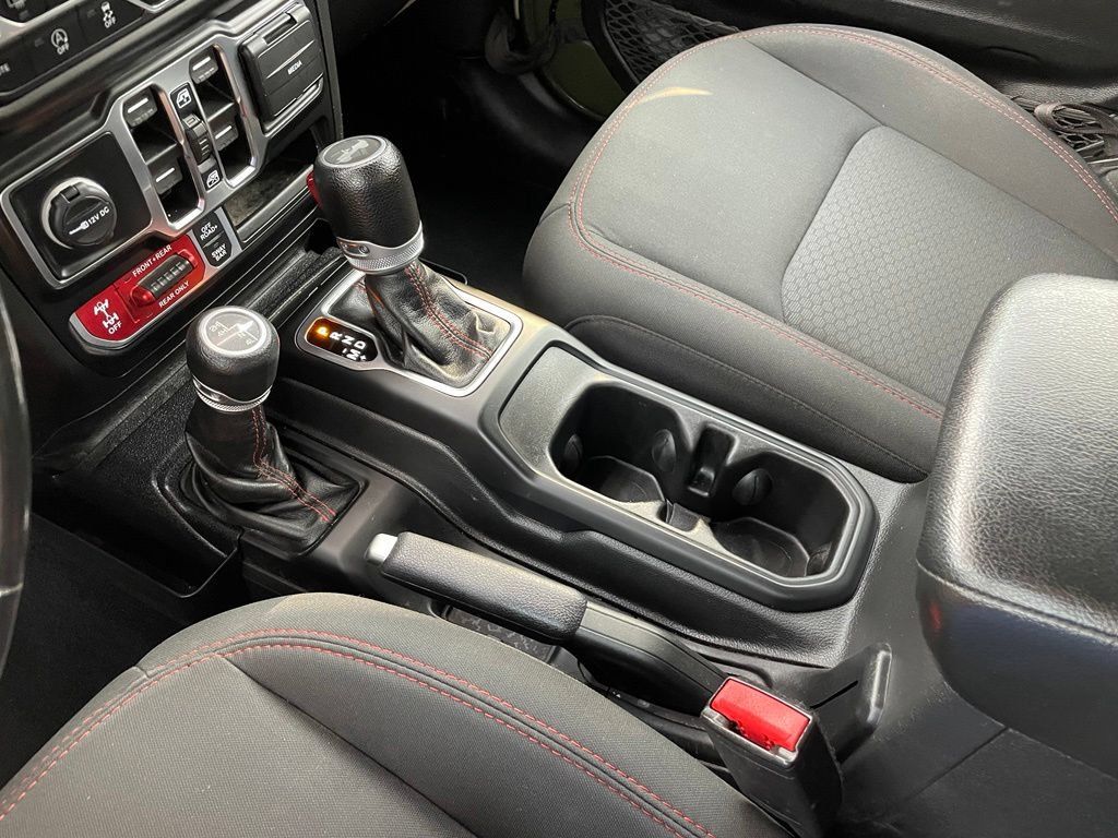 Used 2022 Jeep Wrangler Unlimited Rubicon w/ Cold Weather Group AWD/4WD image 20