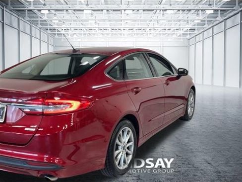 Used 2017 Ford Fusion SE w/ Fusion SE Technology Package image 9
