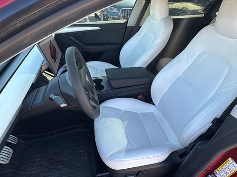 Used 2024 Tesla Model Y Performance image 14