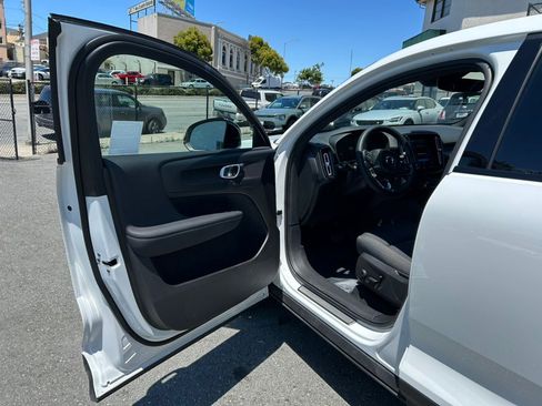 Used 2023 Volvo C40 P8 Recharge Plus w/ Climate Package AWD/4WD image 9
