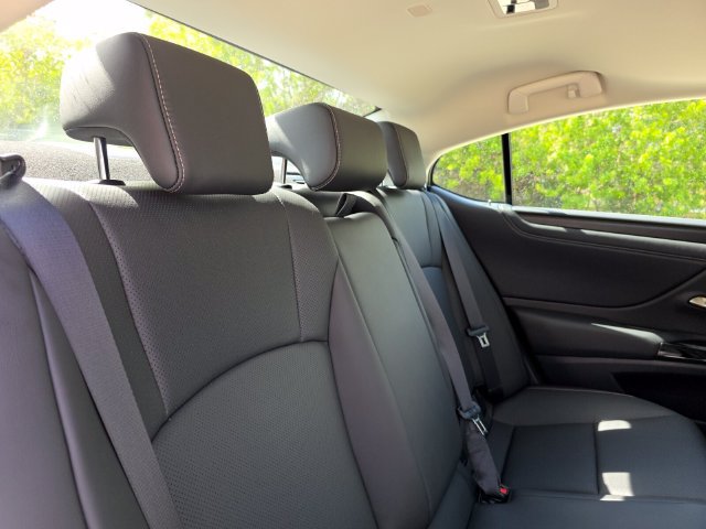 Used 2025 Lexus ES 350 w/ Premium Package FWD image 14