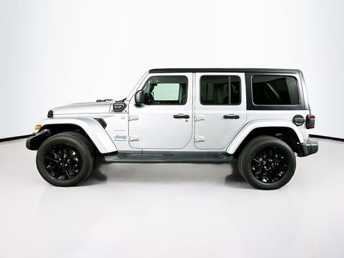 Used 2023 Jeep Wrangler Unlimited Sahara w/ Cold Weather Group AWD/4WD image 4