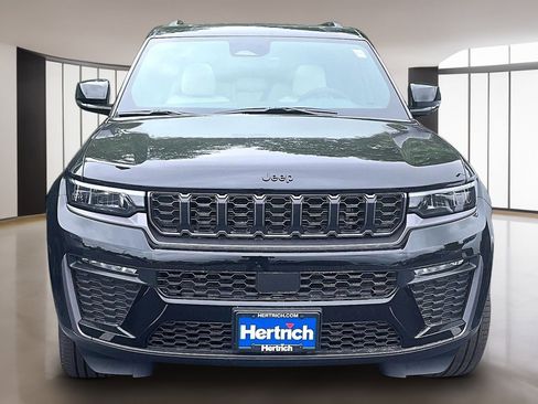 New 2026 Jeep Grand Cherokee Limited w/ Limited Altitude Package AWD/4WD image 16