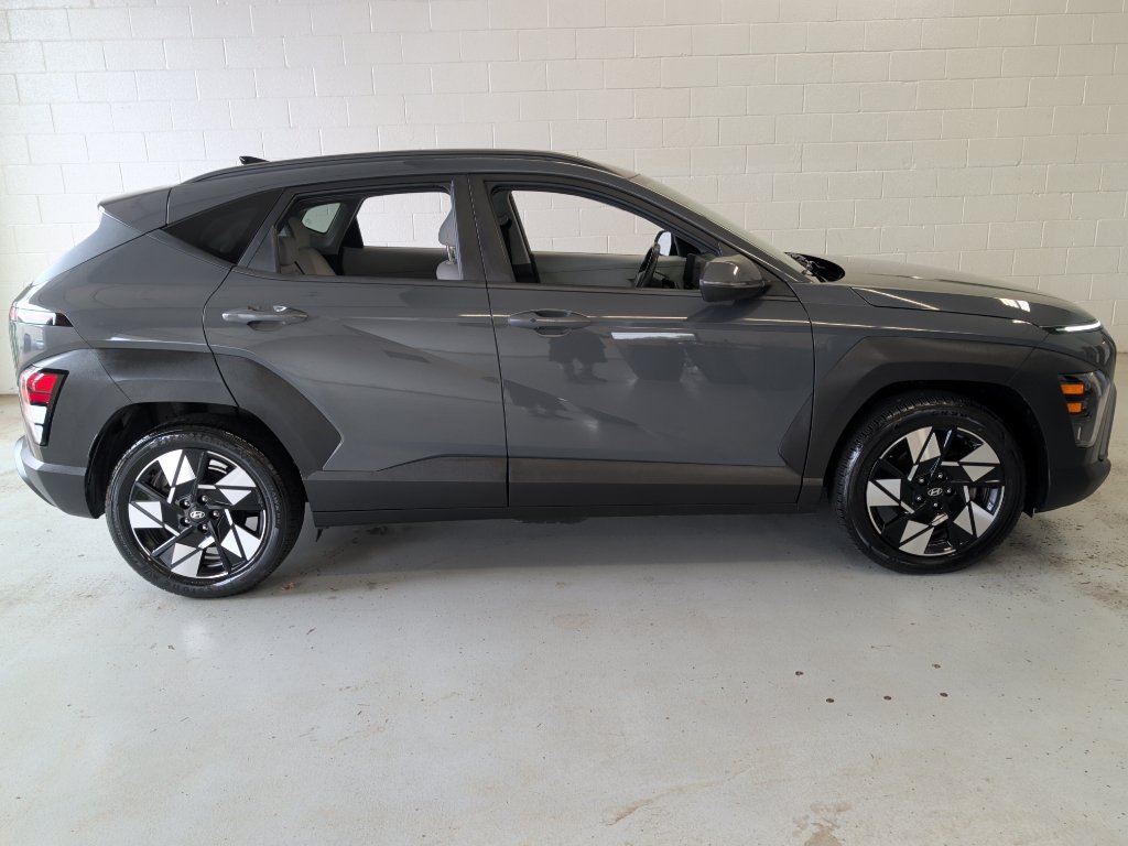 Used 2025 Hyundai Kona SEL FWD image 2