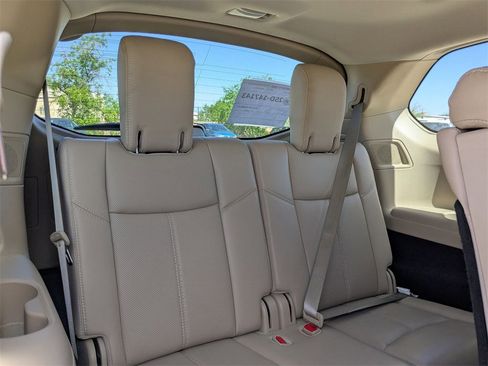 Used 2020 Nissan Pathfinder Platinum image 19