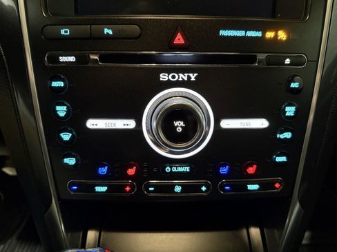 Used 2018 Ford Explorer Sport image 22