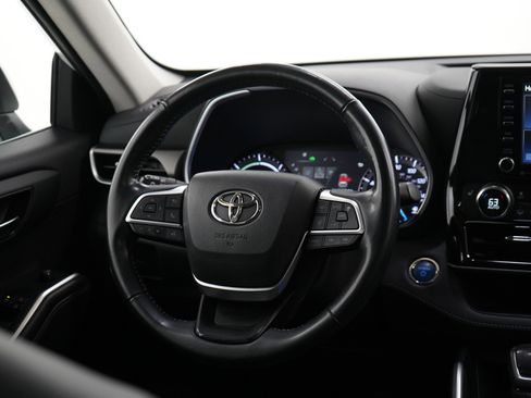 Used 2022 Toyota Highlander XLE image 14