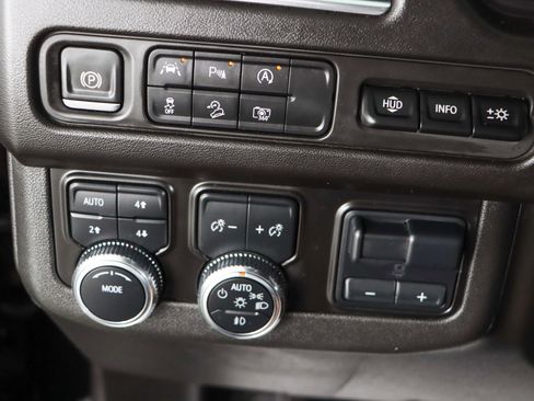 Used 2024 GMC Yukon XL AT4 w/ Technology Package image 23