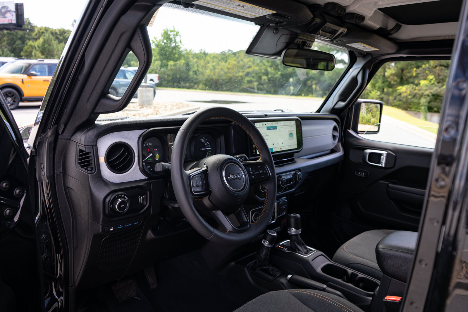 Used 2024 Jeep Wrangler Unlimited w/ Convenience Group AWD/4WD image 13