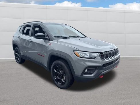 Used 2024 Jeep Compass Trailhawk AWD/4WD image 12