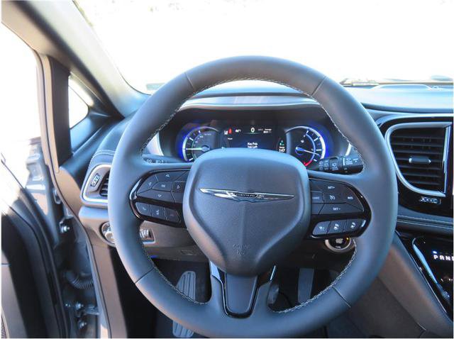 Used 2022 Chrysler Pacifica Touring-L w/ S Appearance Package FWD image 11