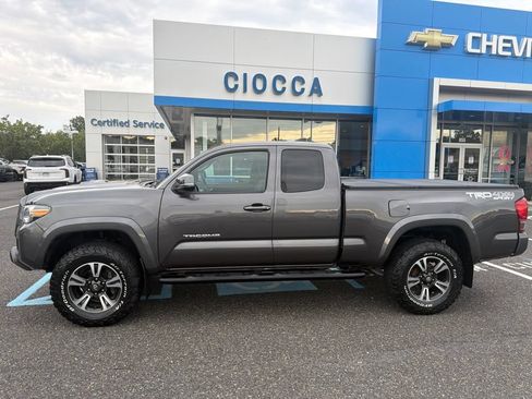 Used 2016 Toyota Tacoma TRD Sport w/ Towing Package AWD/4WD image 5