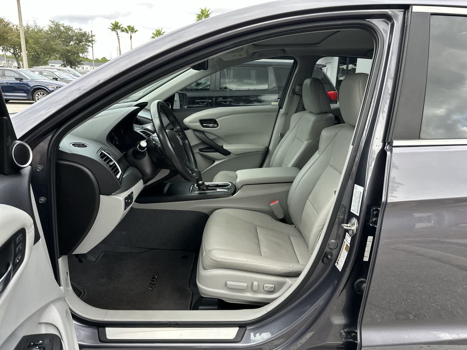 Used 2018 Acura RDX w/ Advance Package FWD image 2