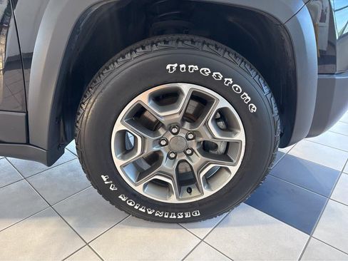 Used 2022 Jeep Cherokee Trailhawk w/ Comfort/Convenience Group AWD/4WD image 7