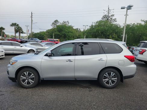 Used 2017 Nissan Pathfinder SL w/ Trailer Tow Package FWD image 23