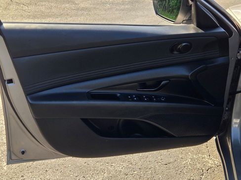 Used 2025 Hyundai Elantra Sport FWD image 18