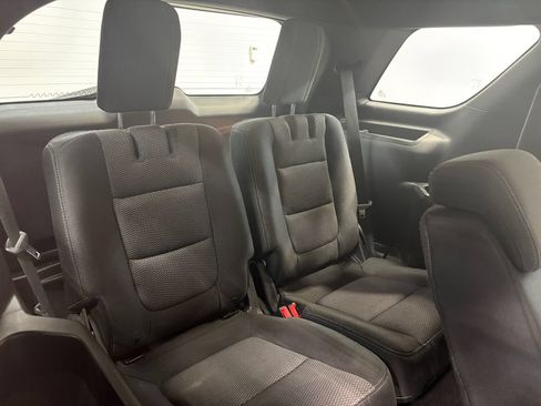 Used 2016 Ford Explorer XLT w/ Equipment Group 201A AWD/4WD image 29