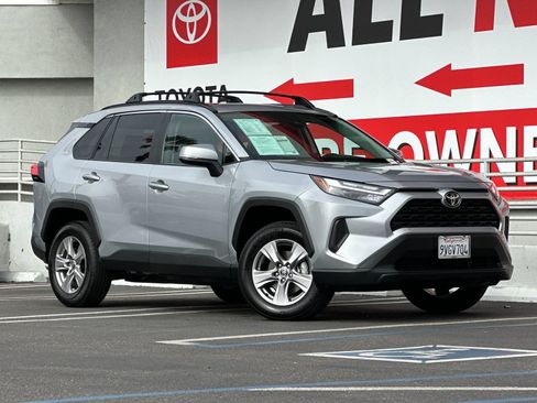 Used 2025 Toyota RAV4 XLE AWD/4WD image 8