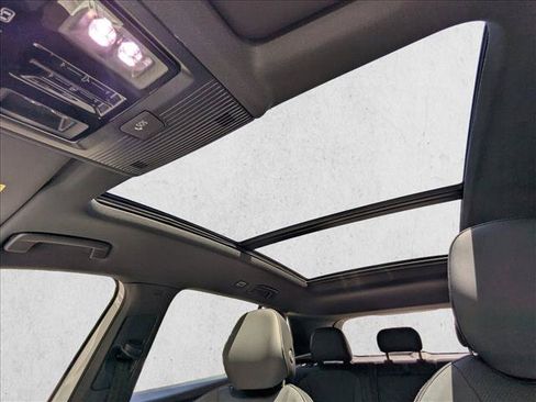 New 2026 Volkswagen Tiguan SE R-Line AWD/4WD image 17