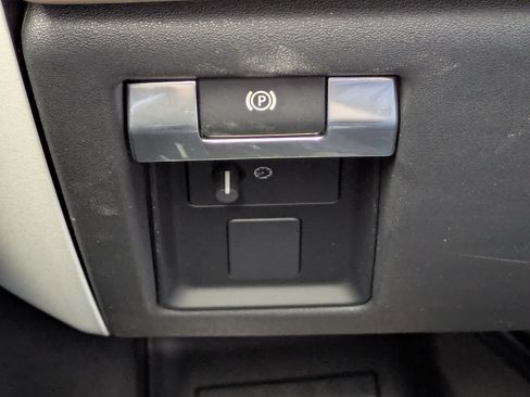 New 2026 Land Rover Defender 110 X-Dynamic SE image 19