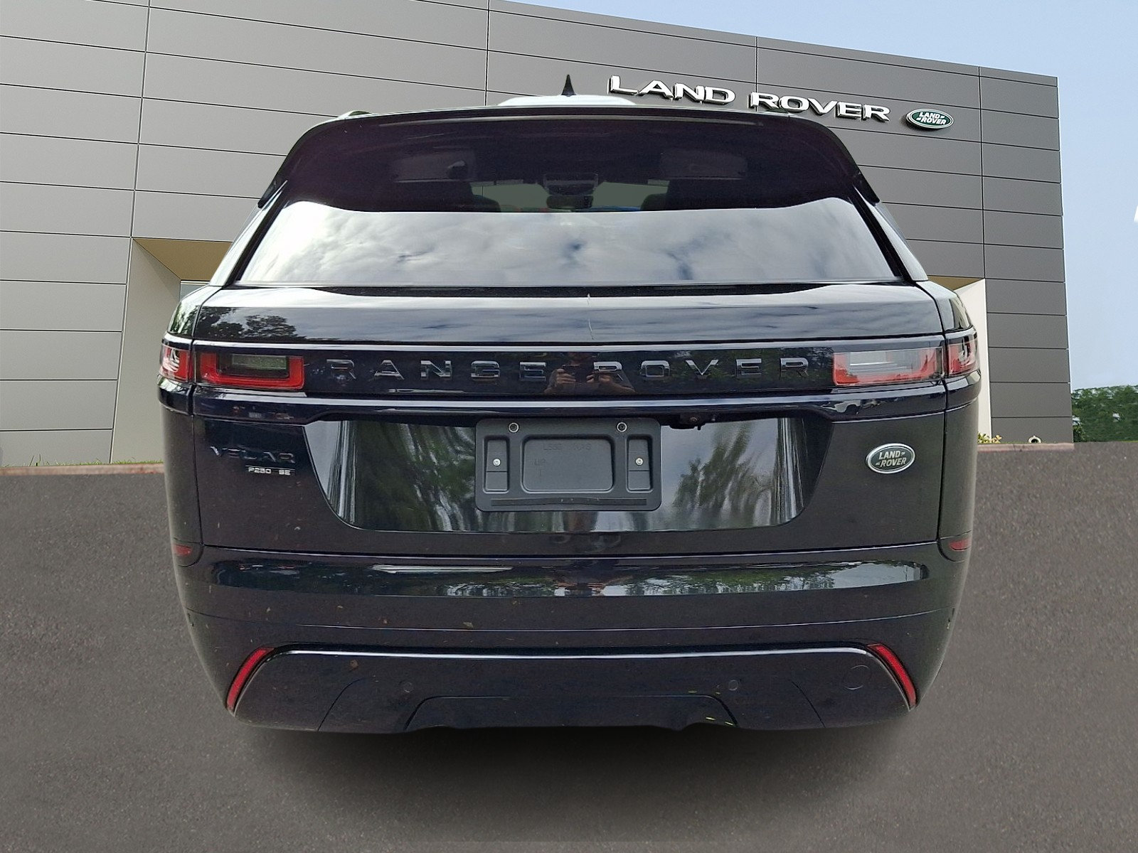 Used 2019 Land Rover Range Rover Velar R-Dynamic SE AWD/4WD image 7